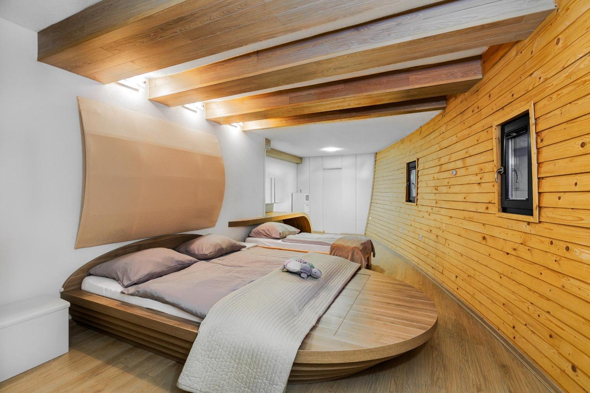 Unique Boat Shaped House At Lakefront #instaworth * Liptovsky Mikulas
