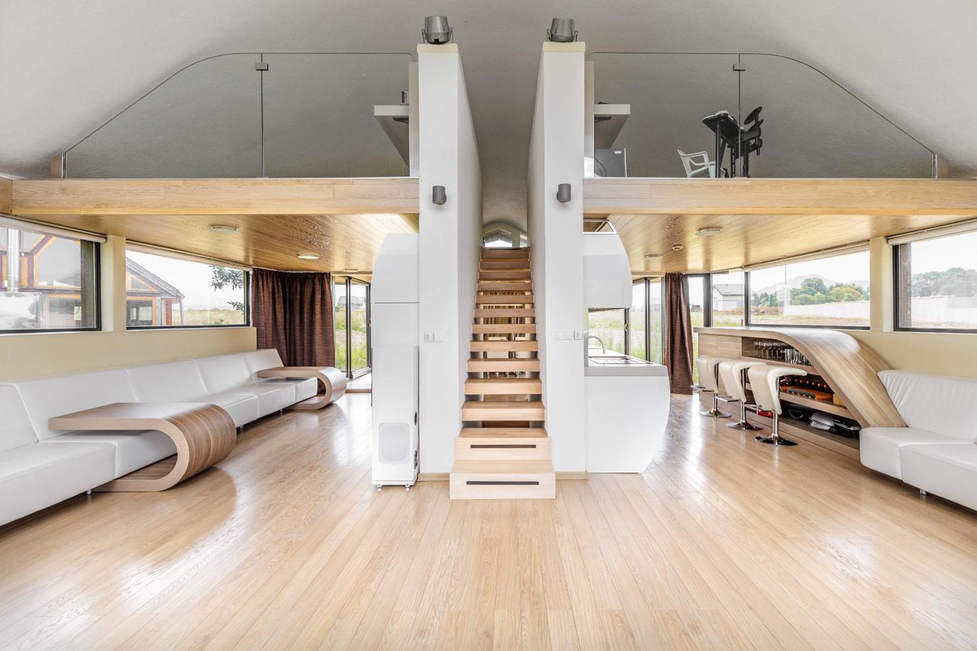 Unique Boat Shaped House At Lakefront #instaworth
