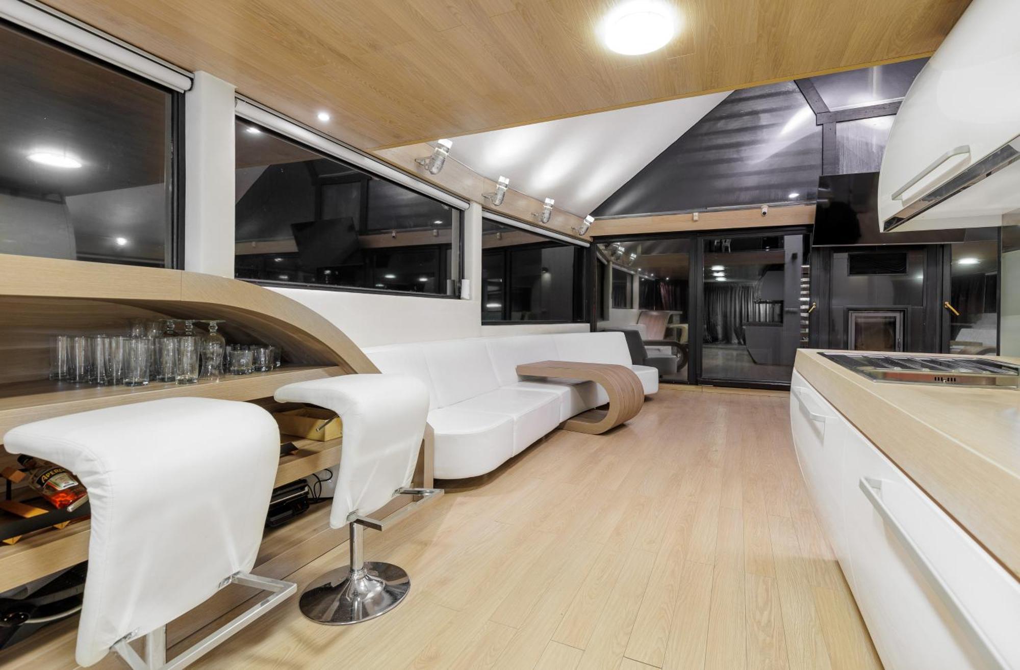 Unique Boat Shaped House At Lakefront #instaworth Holiday home *