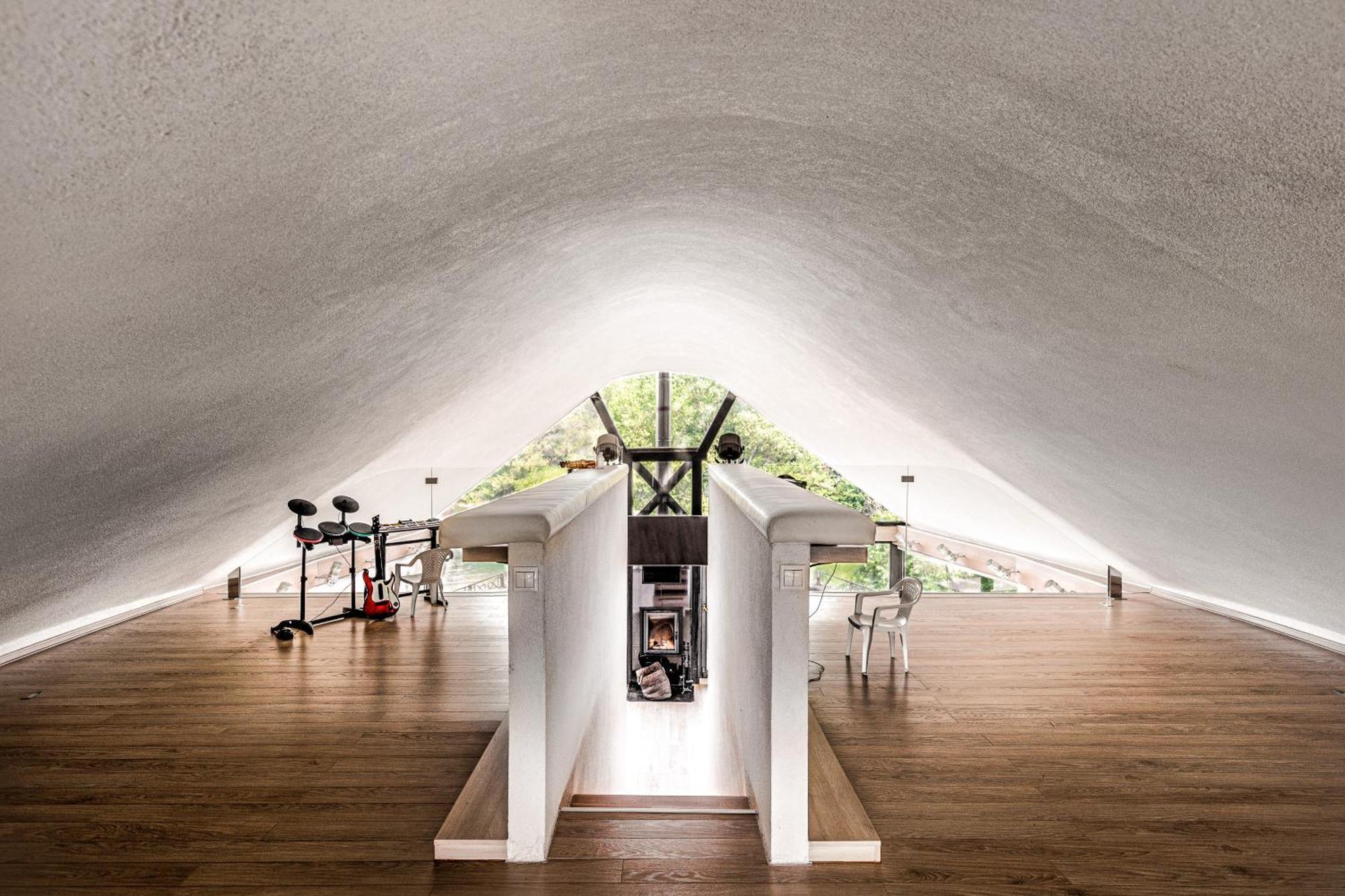 Unique Boat Shaped House At Lakefront #instaworth Holiday home Liptovsky Mikulas