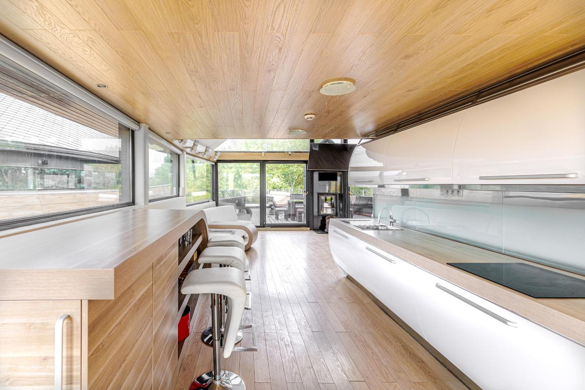 Unique Boat Shaped House At Lakefront #instaworth Holiday home *