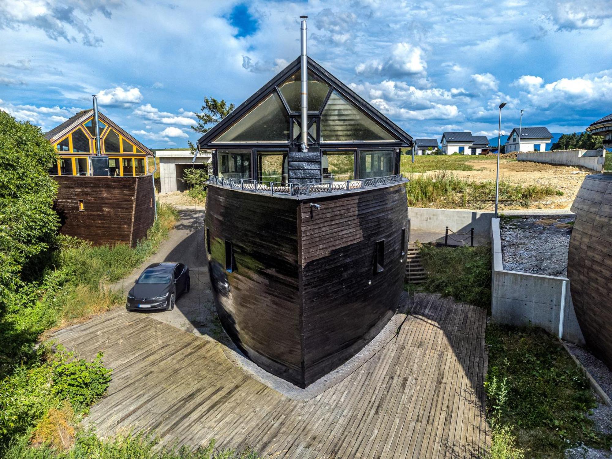 Unique Boat Shaped House At Lakefront #instaworth Holiday home Liptovsky Mikulas